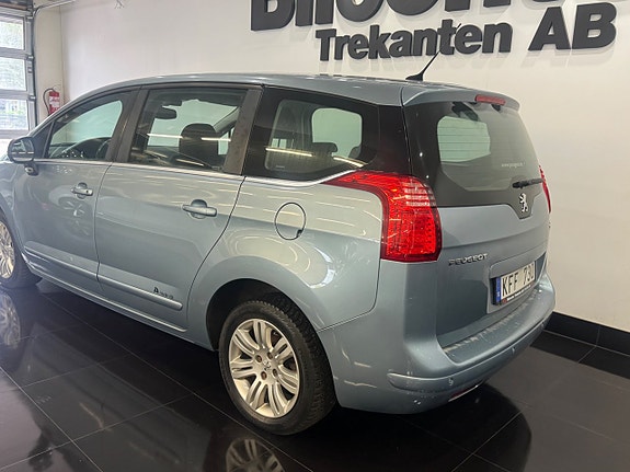 Peugeot 5008 2 of 5