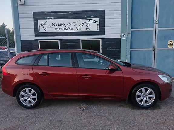 Volvo V60 2 of 10