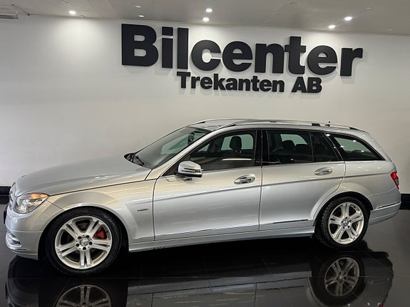 Mercedes-Benz C220 3 of 4