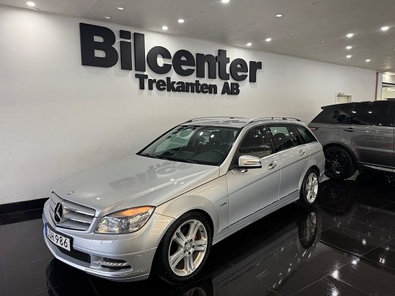 Mercedes-Benz C220 2 of 4