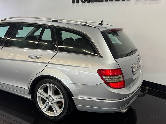 Mercedes-Benz C220 4 of 4