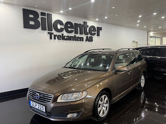 Volvo V70 2 of 6