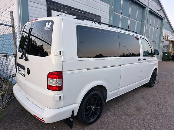 Volkswagen Caravelle 3 of 12