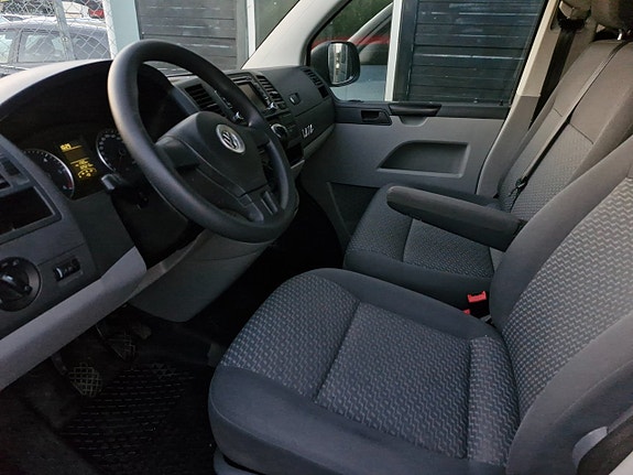 Volkswagen Caravelle 7 of 12