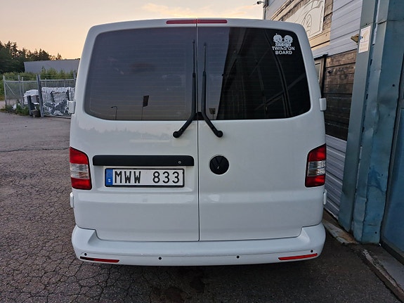 Volkswagen Caravelle 12 of 12