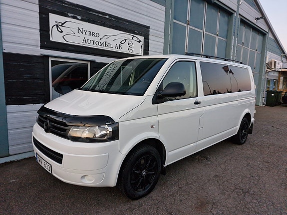 Volkswagen Caravelle 9 of 12