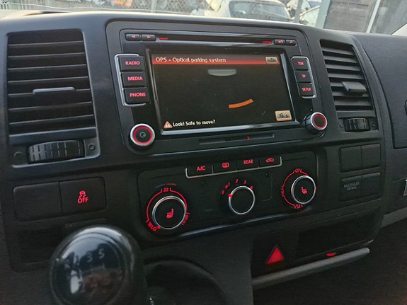 Volkswagen Caravelle 8 of 12