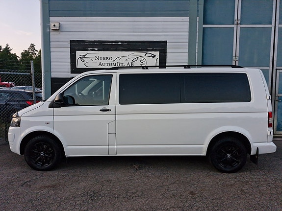 Volkswagen Caravelle 10 of 12