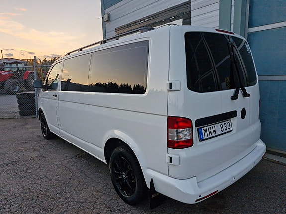Volkswagen Caravelle 11 of 12