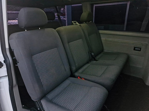 Volkswagen Caravelle 5 of 12