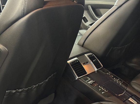Porsche Panamera 4 9 of 15