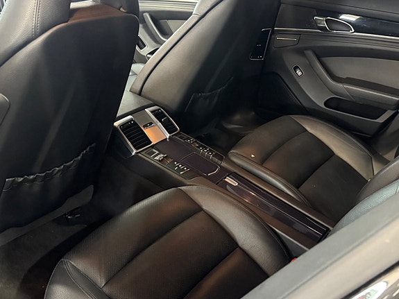 Porsche Panamera 4 8 of 15