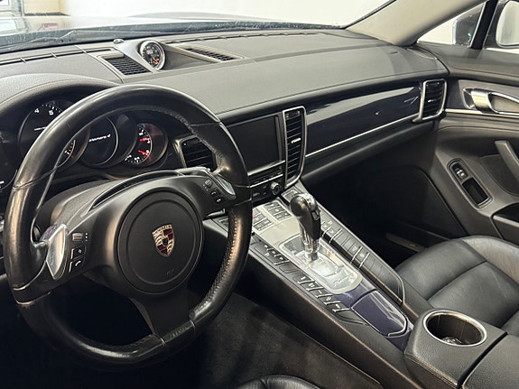 Porsche Panamera 4 7 of 15