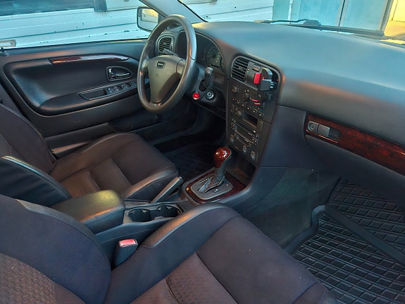Volvo V40 4 of 5