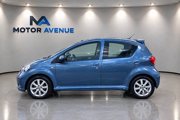 Toyota Aygo 2 of 15