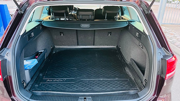 Volkswagen Passat Alltrack 13 of 19