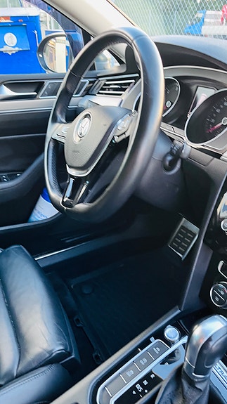 Volkswagen Passat Alltrack 17 of 19