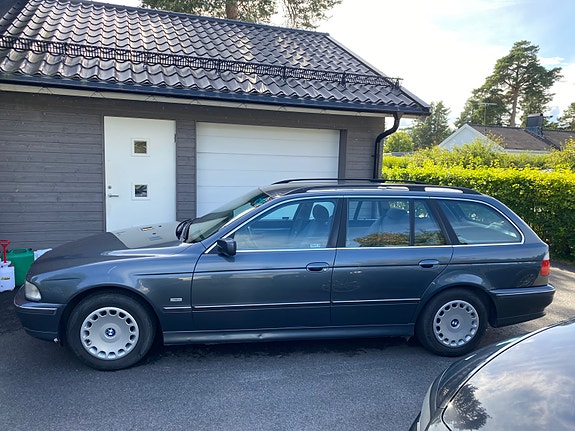 BMW 520i 3 of 9