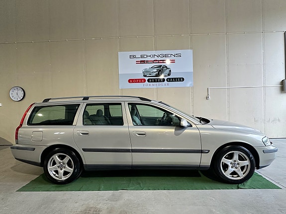 Volvo V70 2 of 11