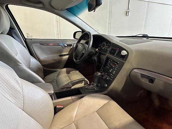 Volvo V70 6 of 11