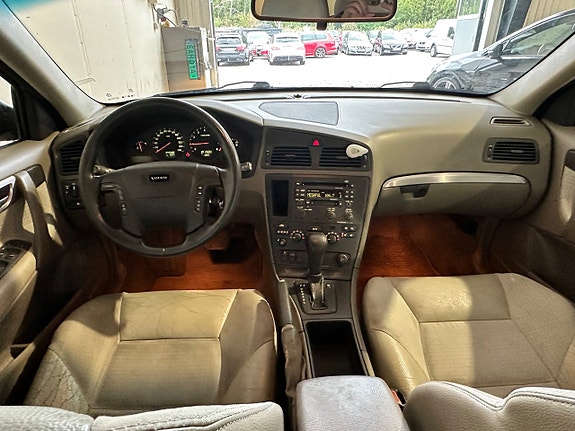 Volvo V70 9 of 11