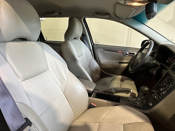 Volvo V70 7 of 11