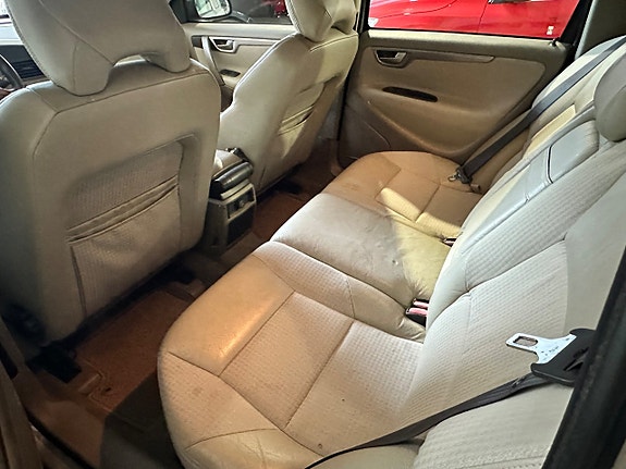 Volvo V70 8 of 11