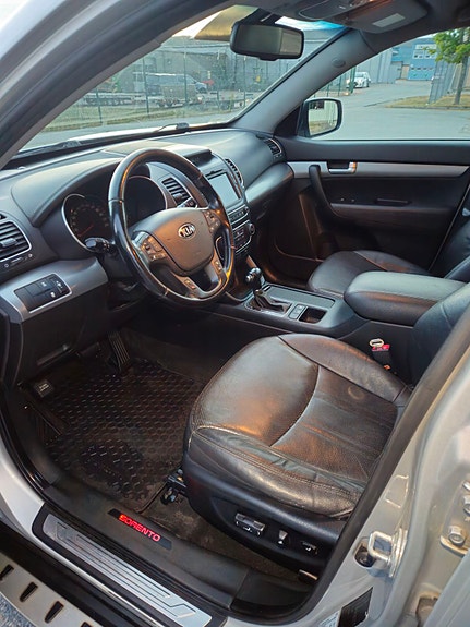 Kia Sorento 4 of 15