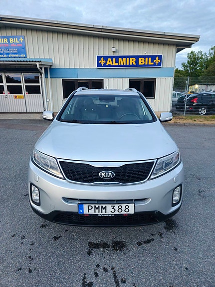 Kia Sorento 2 of 15