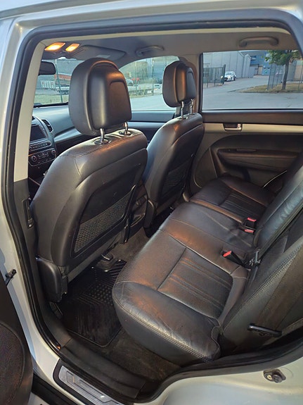Kia Sorento 5 of 15
