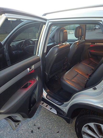 Kia Sorento 10 of 15