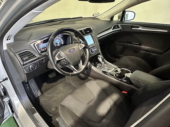Ford Mondeo 13 of 23