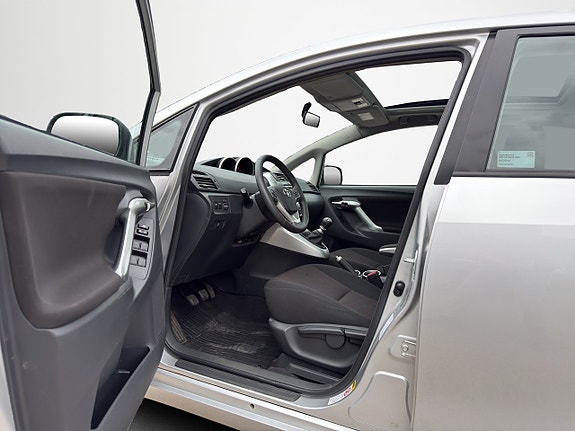 Toyota Verso 12 of 30