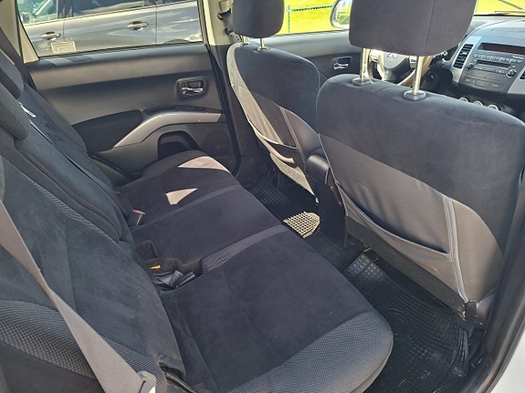 Mitsubishi Outlander 4 of 7