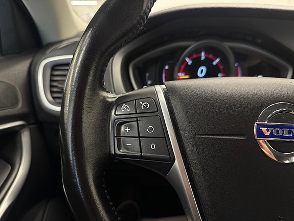Volvo V40 Cross Country 12 of 20