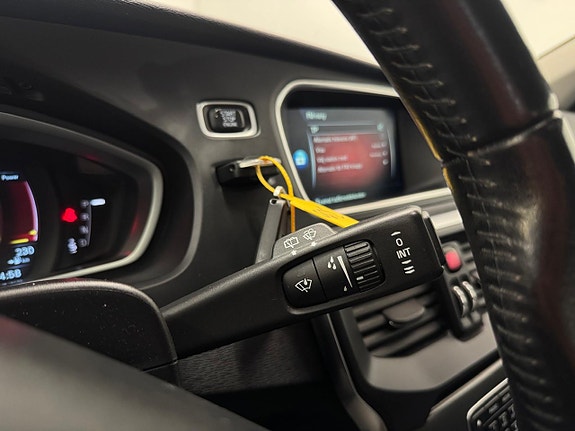 Volvo V40 Cross Country 14 of 20