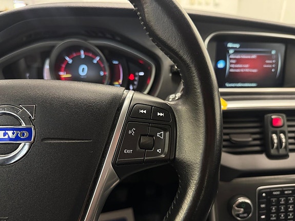 Volvo V40 Cross Country 13 of 20