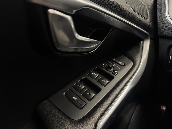 Volvo V40 Cross Country 17 of 20
