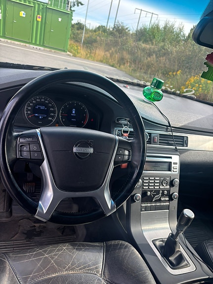 Volvo V70 8 of 13