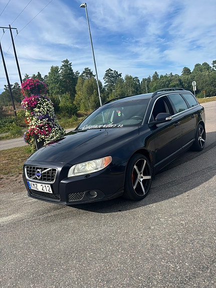 Volvo V70 3 of 13