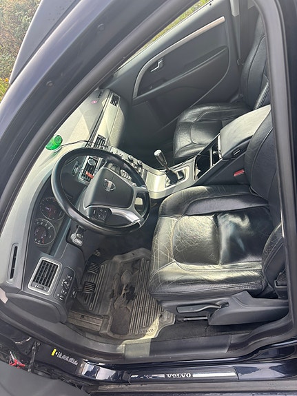Volvo V70 7 of 13
