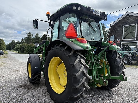 John Deere 5115M 4 of 6