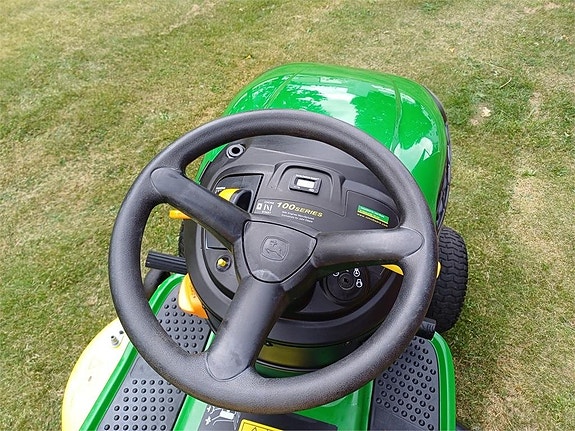 John Deere X105 TRÄDGÅRDSTRAKTOR 5 of 7