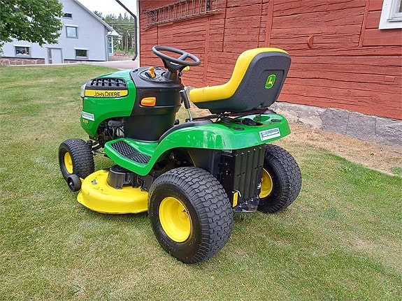 John Deere X105 TRÄDGÅRDSTRAKTOR 2 of 7
