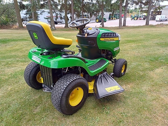 John Deere X105 TRÄDGÅRDSTRAKTOR 3 of 7