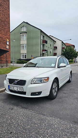 Volvo V50 3 of 6