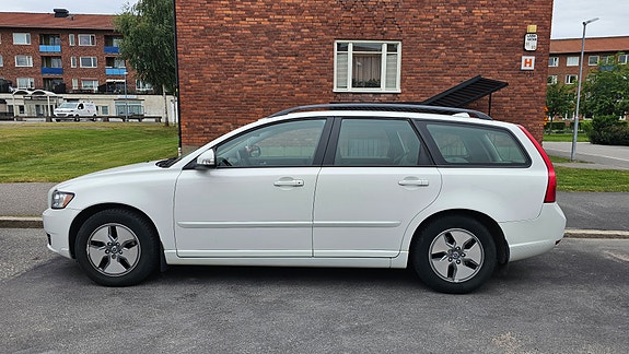 Volvo V50 2 of 6