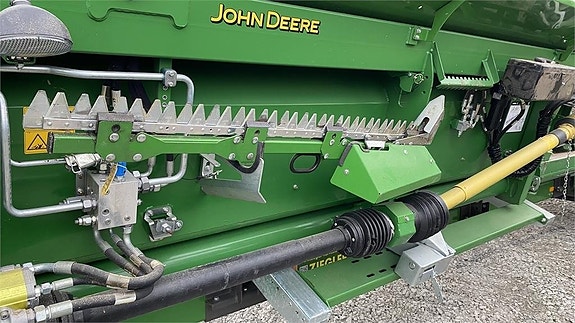 John Deere S670 SKÖRDETRÖSKA 30 FOT 8 of 18