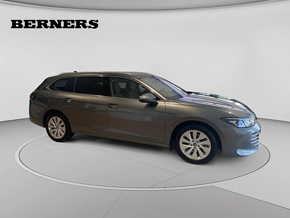 Volkswagen Passat 6 of 15
