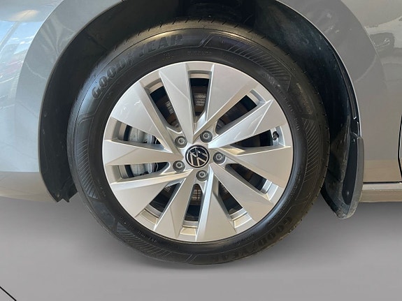 Volkswagen Passat 14 of 15